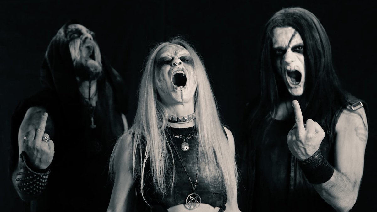 thetrueendless's tweet photo. BLACKLIGHT INFERNO photoshoot/ February 2016
#thetrueendless #blackmetal #YoullNeverWalkAlone #middlefingersintheair https://t.co/gZTF9ME7g5