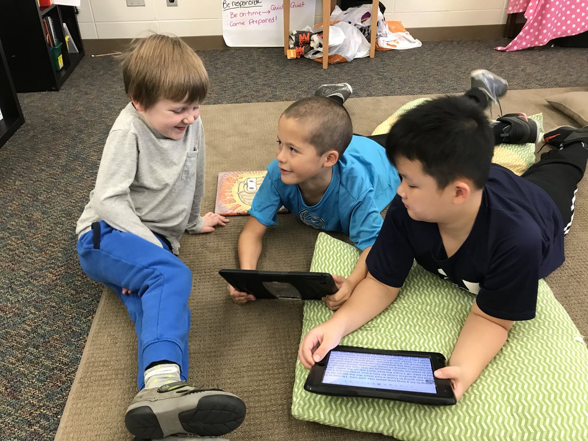 HSSDkateschm's tweet photo. Listening to our 4th grade buddies writing pieces!  #writerslife #kidauthors @ZavTop4 @ForestGlenElem https://t.co/qZ9x5vHU6W