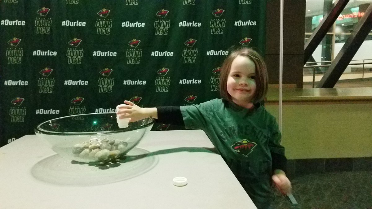 davefinchmn's tweet photo. From backyard Blaine pond hockey to the big ice! #OurIce  #mnwild #hopekidsmn https://t.co/iedyUUhM7e