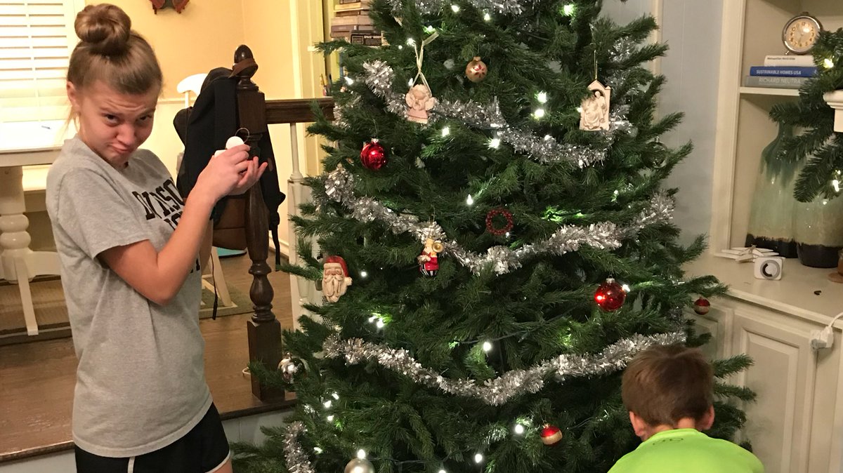 wdavisliterary's tweet photo. Finally getting into the #Christmas2017 spirit over here!   #ThursdayTreat #itsnotdecemberyet https://t.co/Oe163BFI06