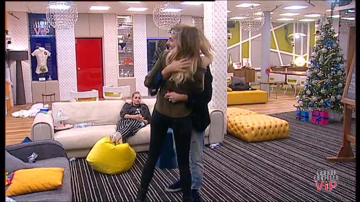 LamaDramaqueen2's tweet photo. Aida vs Daniele
Ci credevano un sacchissimo 😂
Mi piace un sacco la loro amicizia e come si divertono insieme si vede che sono sinceri 💛💛#gfvip #aidani #teamboss #teamaida https://t.co/I7HXZUS2uT