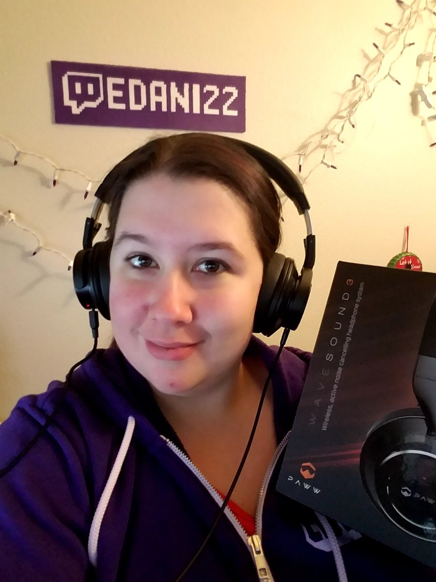 ItsEdani's tweet photo. Just in time for the new streaming schedule - and because my inconsiderate neighbors won't keep their music down ' trying out (&amp; charging) the #PAWW Wavesound 3 active noise canceling headphones - they seem nice so far #notsponsored #ipaidforthese #hashtagsRfun https://t.co/TmcNsciGGj