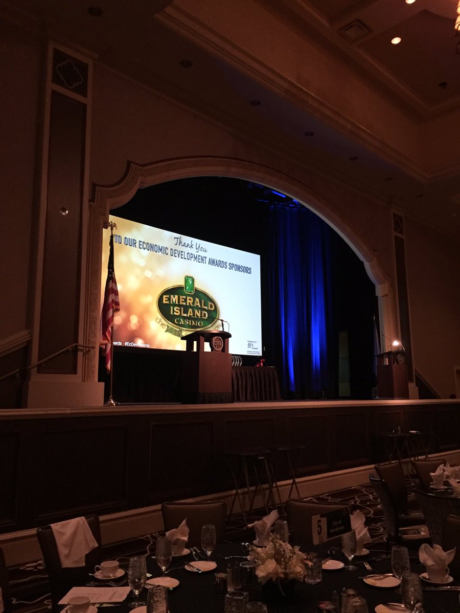 babscoffee's tweet photo. The stage is set for our annual awards event #EcDevAwards @HendersonEcDev @HCC_Nevada https://t.co/7aWq5luj7M