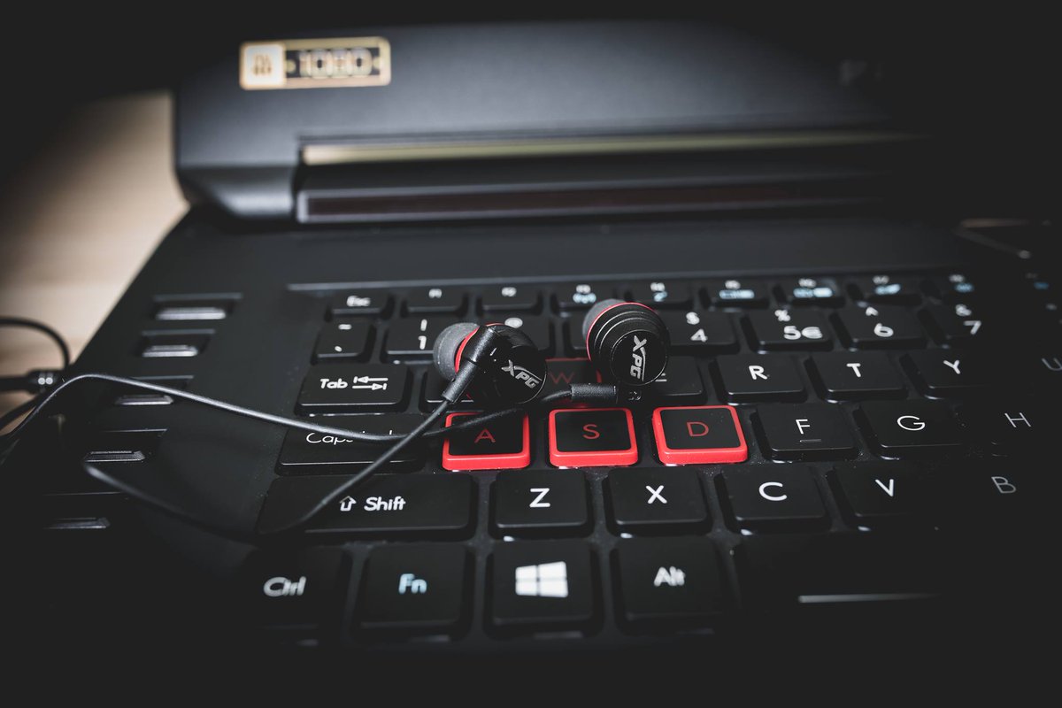 ADATATechnology's tweet photo. Gaming In-ear Headset EMIX I30, brings you not only convenience, but also unbeatable sound with 13.5 mm drivers.
Visit our website: https://t.co/1p1DqYp5o0
#ADATA #XPG #EMIXI30 #headset #pcgames #headphone https://t.co/jPc1hkFr5k