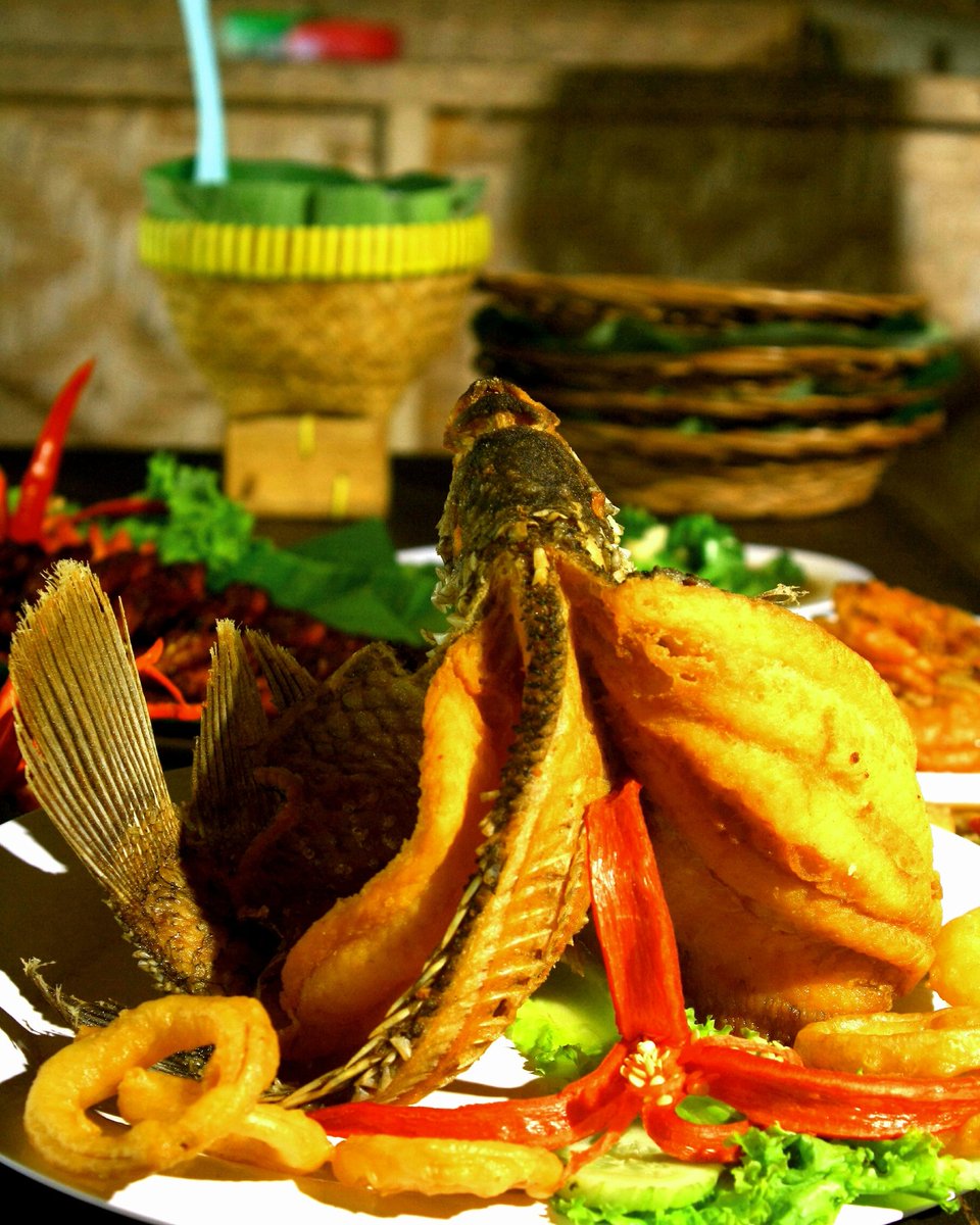 Ikan Gurame Goreng Terbang
From Pondok Lesehan
~Umbul Sidomukti~

#umbulsidomukti
#umbulsidomuktisemarang #wisatahits #wisatajateng #wisata #wisataindonesia #mytripmyadventure #lfl #pesonaindonesia #hitssemarang #kabsemarang #amazingplaces #kemenpar #pondokpanorama #pondokkopi