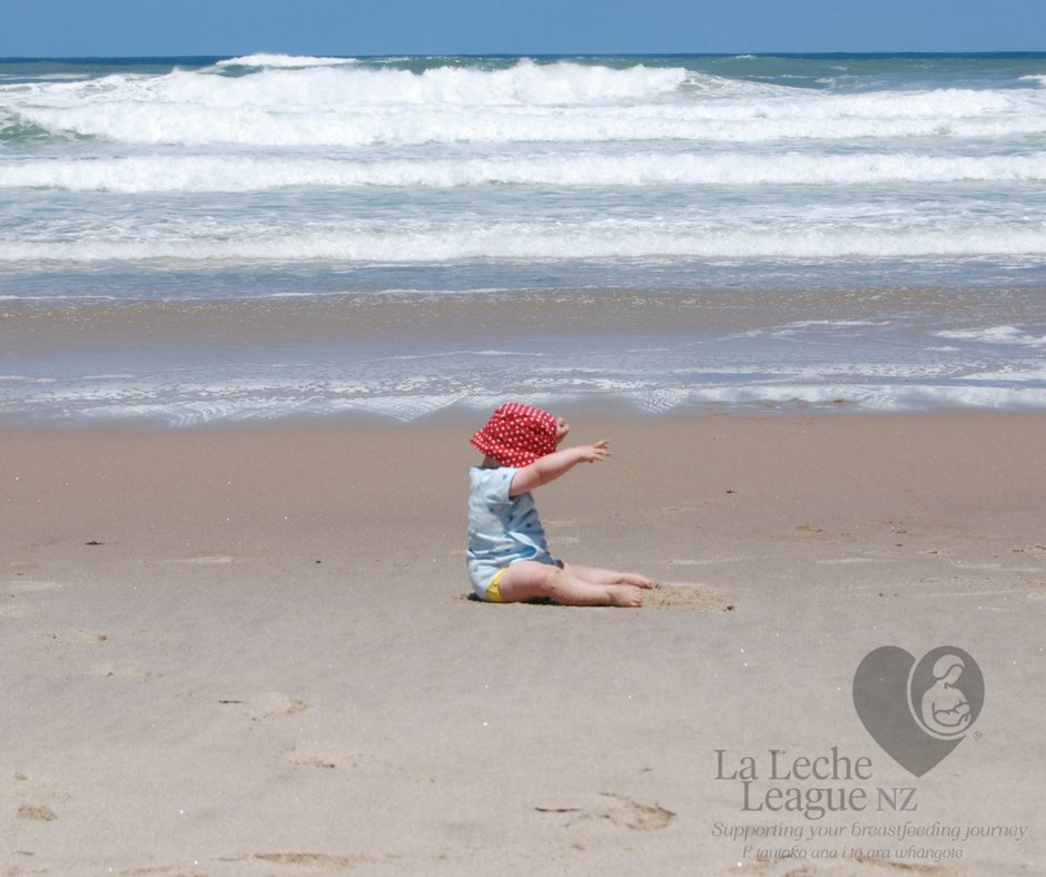 LaLecheLeagueNZ's tweet photo. Whew it is hot out there! Breastfed babies don't need extra water, and for little babies water can be dangerous?
Information here about giving water, for exclusively breastfed babies mum can drink the water and let baby breastfeed https://t.co/WaauzI30hu
#Summerishere #LLLNZ https://t.co/4TMt8ug9c3
