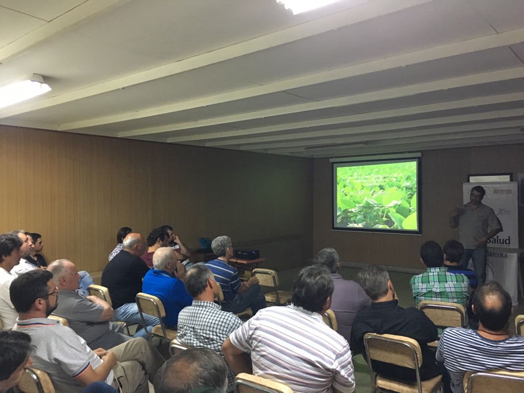 GeroRadi's tweet photo. Transferencia de conocimientos en la Cooperativa Bouquet. Manejo de problemáticas en soja/maiz. #cripton #spheremax #sencorexduo #adengo https://t.co/DnO6vrnLVz