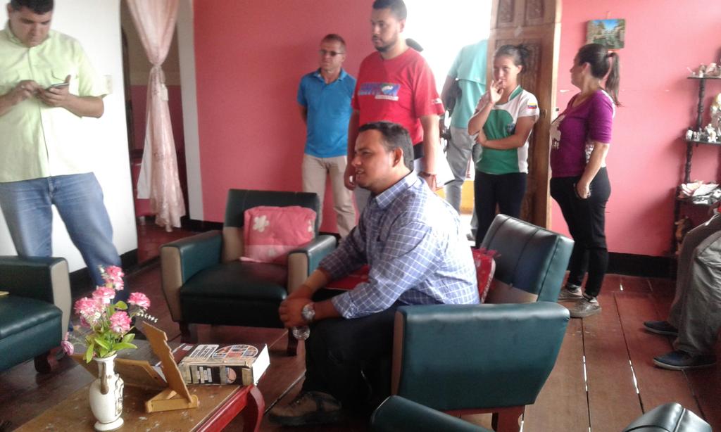 PsuvJcs's tweet photo. #Mas de la visita de nuestro Camarada @JEHYSONGUZMAN en Palmira. https://t.co/DLxkyIs7OU