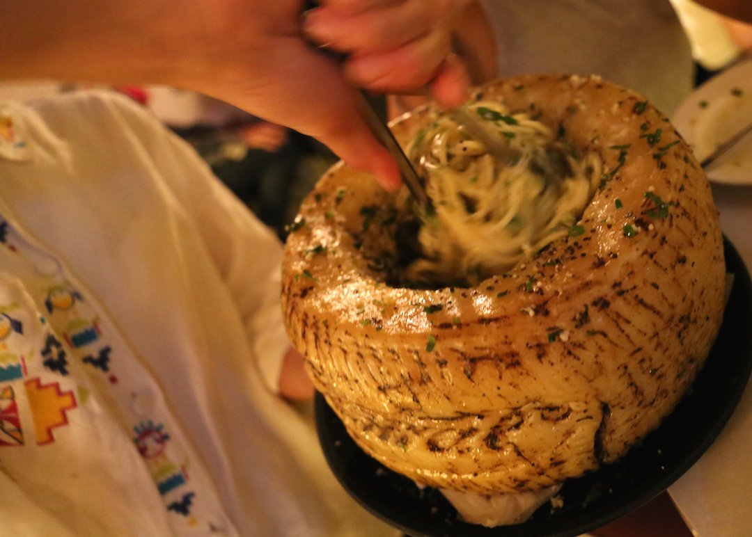 eatplaylovetrav's tweet photo. 8 of the best places to eat in #PottsPoint, because it's never too early to start thinking about dinner: https://t.co/BgkfowFfkG https://t.co/O3uJdBMKgk
