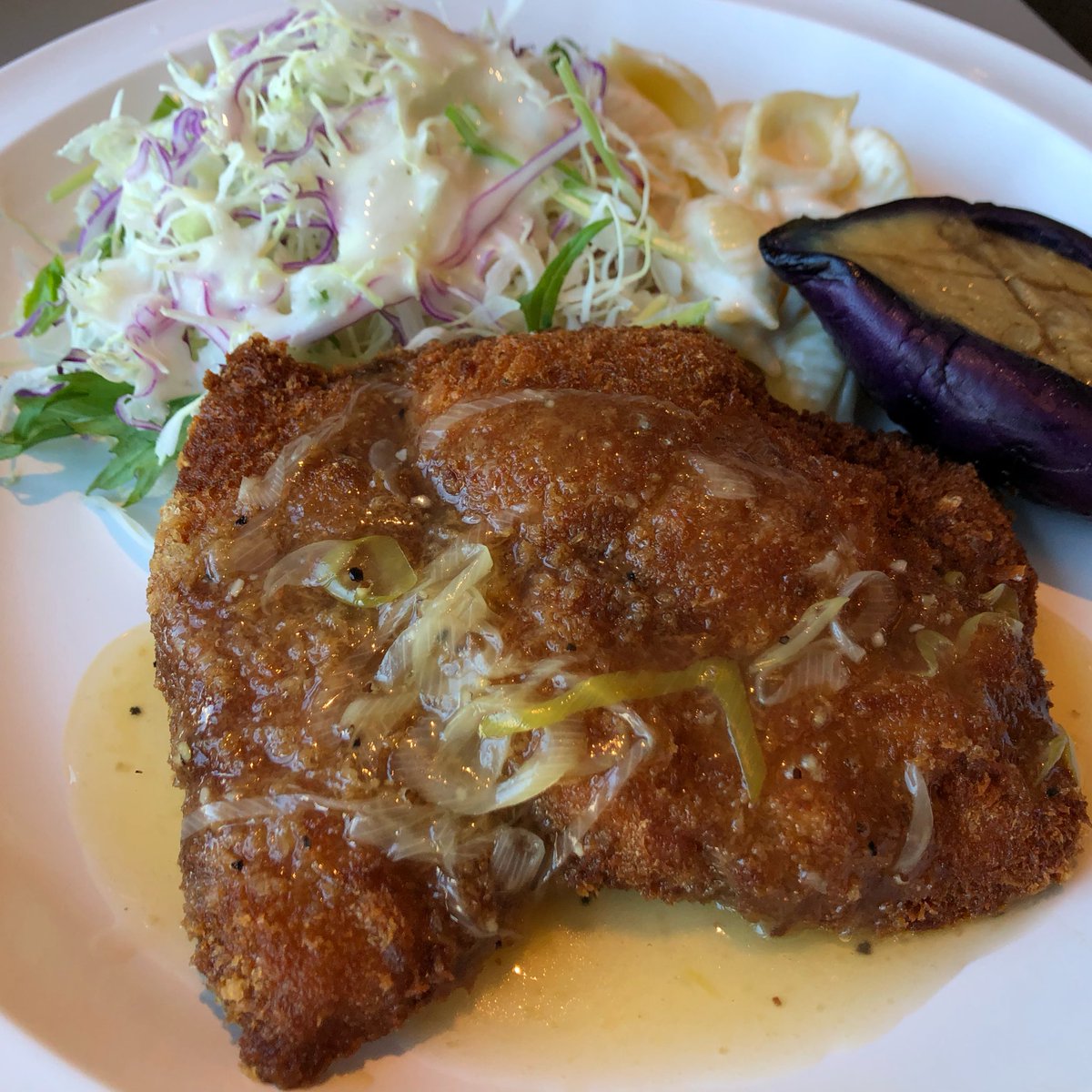 mugardenterrace's tweet photo. 今日はトンカツですよー https://t.co/evWGB9FdfB