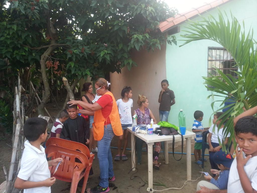 PsuvJcs's tweet photo. Jornada de Peluqueria gratuita en el Sector La Montalveña #10D vota #PSUV https://t.co/1LyiPH9Oea