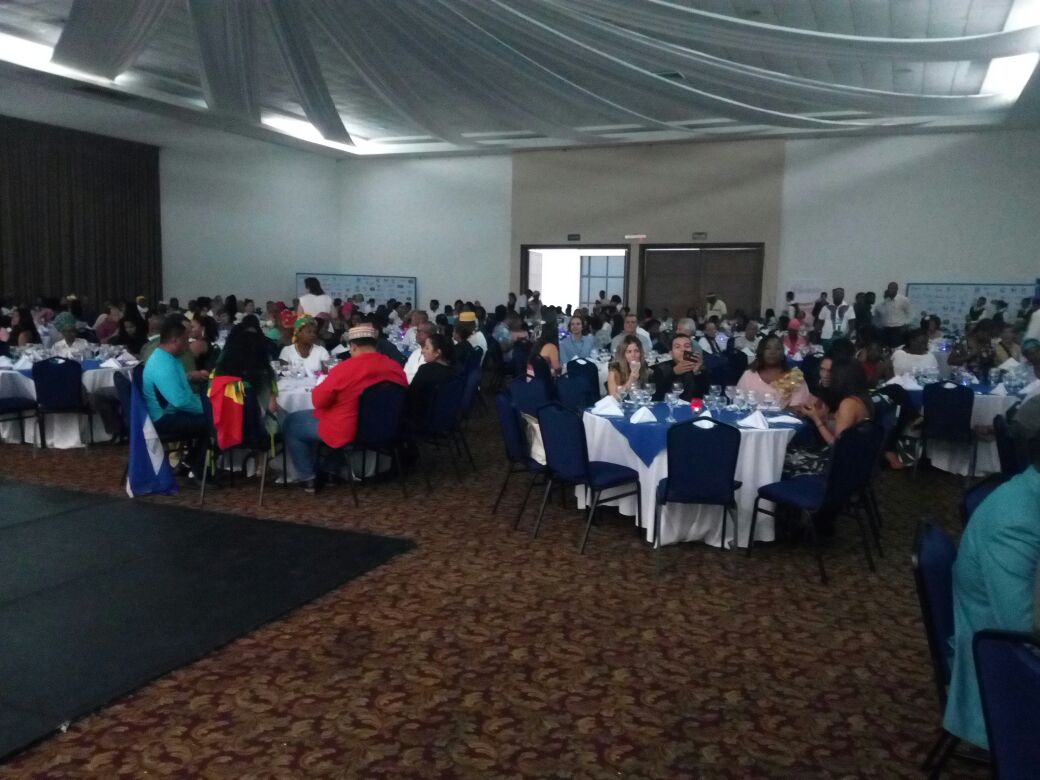 3ColoquioAfro's tweet photo. Durante el Acto de cierre y Cena de Gala Show Sorpresa #3COLOQUIOAFRO @marcia0815 @el_cuervoro @zumayers @Esaudu https://t.co/lLoMAPwhGb