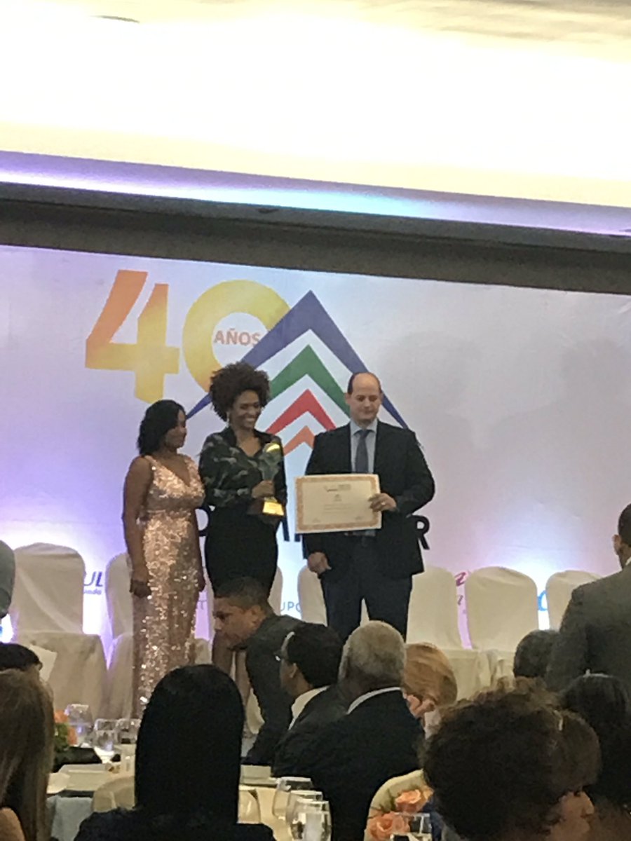 ViryiBaldera's tweet photo. Scarlet Hernández de @SIN24Horas gana en la categoría "Reportaje de Televisión" con "Explora Tú Tierra" en Premio Epifanio Lantigua 2017 #Pel2017 Felicidades ‼️ https://t.co/DsOyJAxa7c