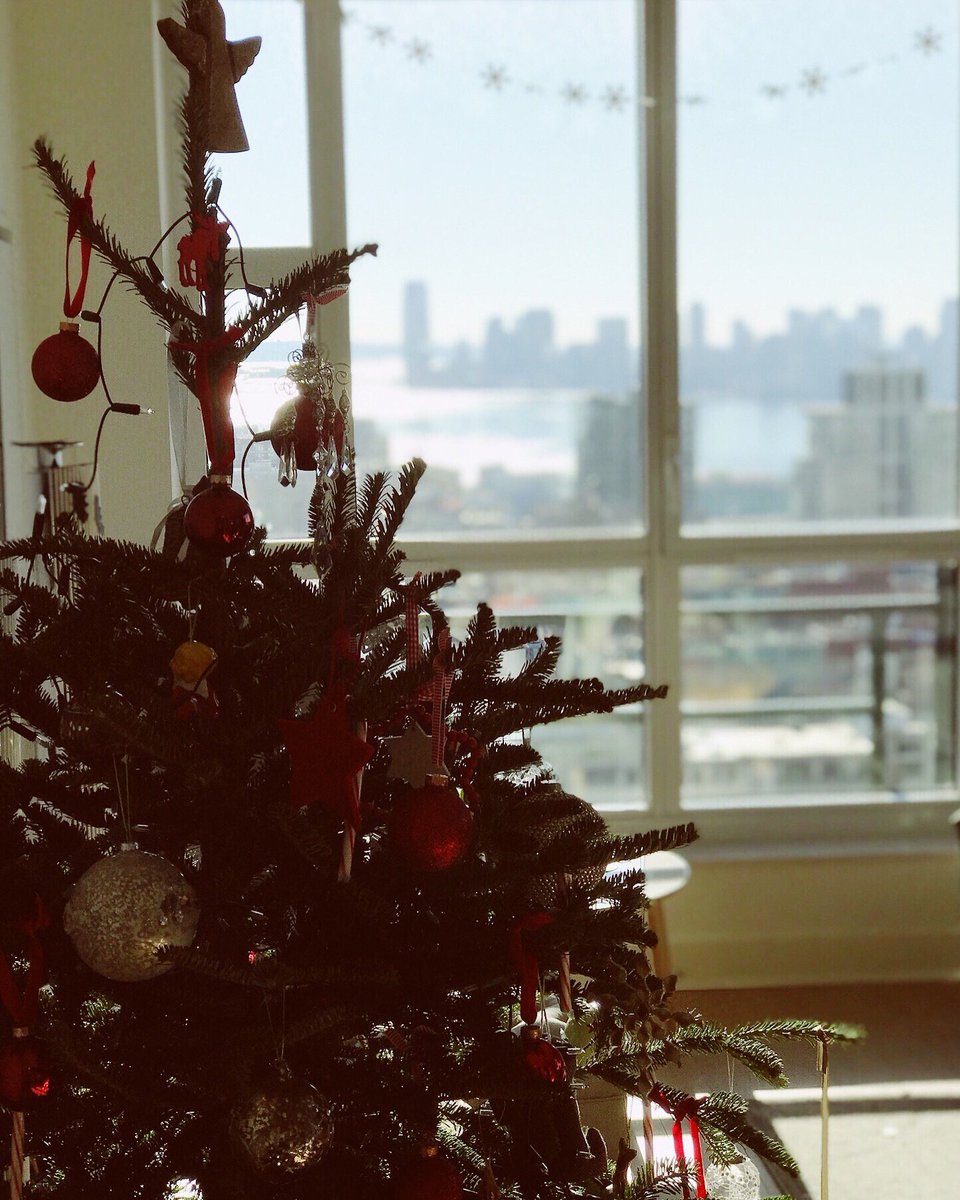_NYC_Woman's tweet photo. Christmas in New York-Pinch me! Super excited #NewYork #HolidaysAreComing @FemaleBloggerRT https://t.co/2AJAQQUaAd