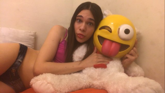See the cute and sexy Jessy Bells now at >> https://t.co/kHIp80sLGy and follower her at @JessyBellYana