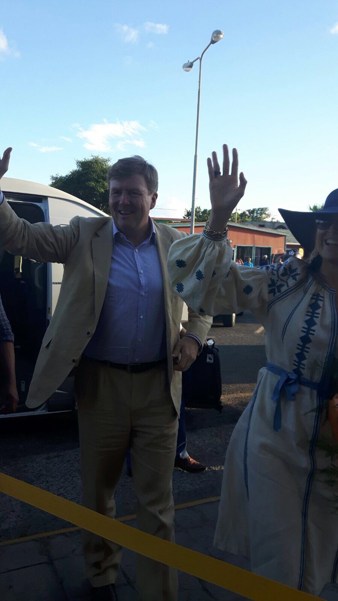 Mooie laatste dag op St. Eustachius met trainen van de filmcoaches, maken kinderrechten films en hoog bezoek....