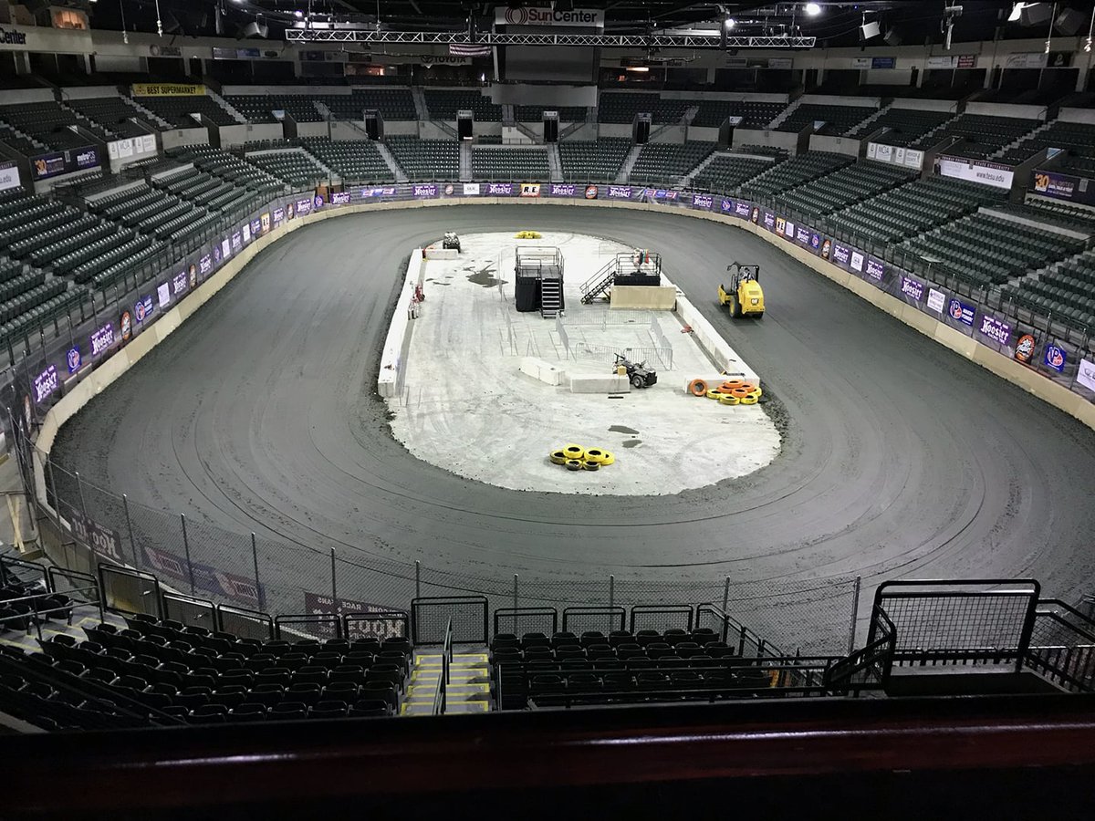 RacingAroundJer's tweet photo. Here is a look at the Trenton Indoor Dirt Track before it sees any action. Who will be joining us in Trenton this weekend? #IndoorRacing #600Micro https://t.co/VEg4XF8P6z