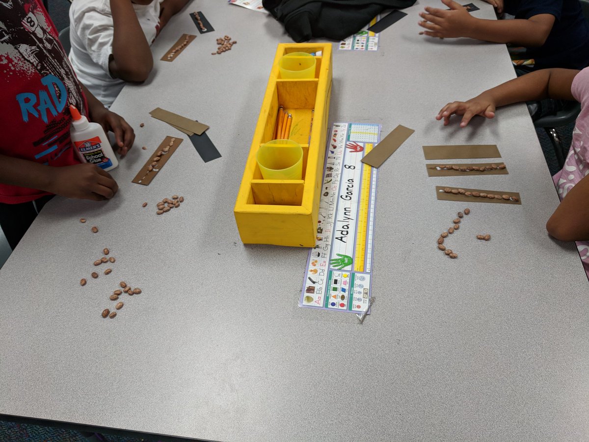 MrsGusewelle's tweet photo. Place value fun this week with rods and units. The students made their own rods and units with beans. #TigersRoar #hemmenwaystreak https://t.co/sngixqjEsG