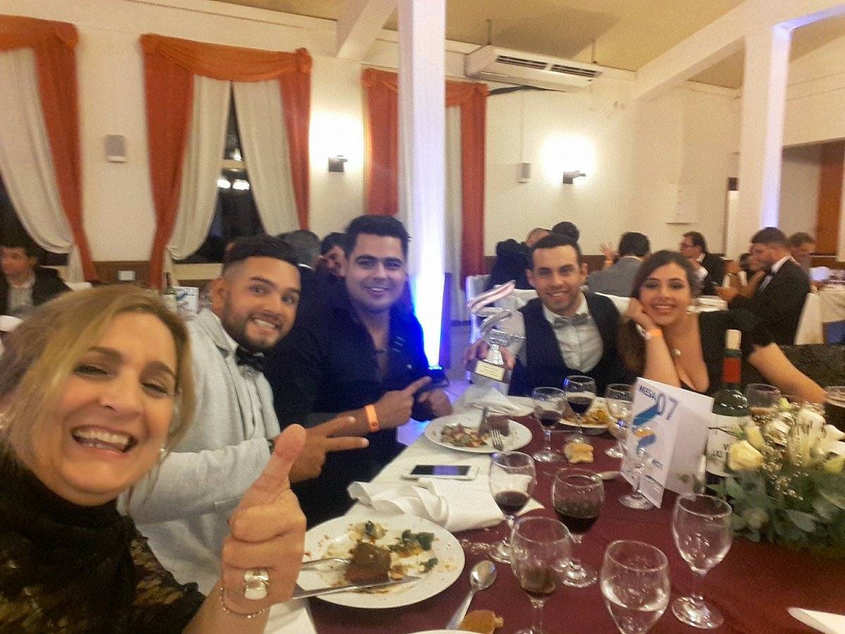 EL23TVDHD's tweet photo. #PremiosCUTA 
🏆 El mejor programa de entretenimiento de la televisión del interior es de Florida y es Your Shines, felicitaciones a todo el equipo de producción y personal de El23TVD HD El Canal de la familia y Florida Satelital!!!
Te damos la MEJOR televisión 📺 https://t.co/d6CzIBejyz