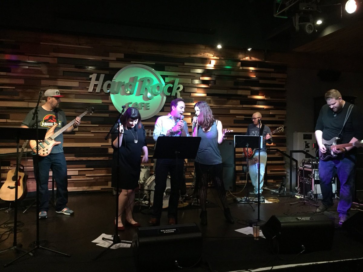 Erin_Lantz's tweet photo. Special guest @spencerrascoff joining the @ZillowGroup Mortgages band! #ZG17 #zillowlife #truliafan #mortech https://t.co/rR5itmpmcP