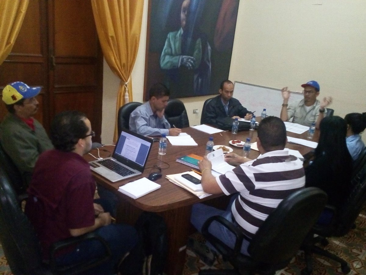 OficdePersonal's tweet photo. La @OficdePersonal estuvo presente hoy en la reunión de reestructuración de la Gobernación del estado Lara en el Palacio de Gobierno. https://t.co/6jPmhh66gF