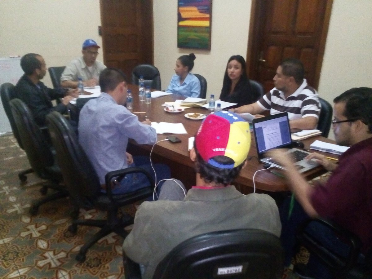 OficdePersonal's tweet photo. La @OficdePersonal estuvo presente hoy en la reunión de reestructuración de la Gobernación del estado Lara en el Palacio de Gobierno. https://t.co/6jPmhh66gF