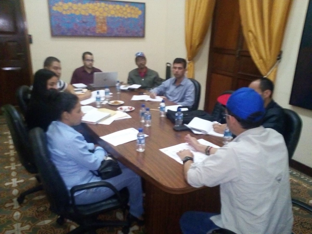 OficdePersonal's tweet photo. La @OficdePersonal estuvo presente hoy en la reunión de reestructuración de la Gobernación del estado Lara en el Palacio de Gobierno. https://t.co/6jPmhh66gF