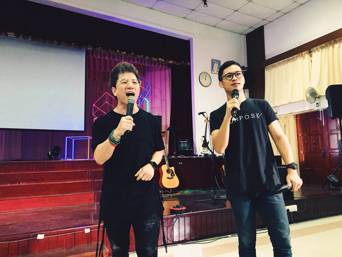 andyyeoh's tweet photo. Such a privilege to be at #FirezCamp2017 with 440+ precious people! An honour to minister to the young people alongside amazing friends Pastors @KEVINLOO, @keith_tay, @andrewlau1022 - as well as @garrickli from Taiwan whom I’m meeting for the 1st time... https://t.co/DtTnQWLTkD https://t.co/ox1sey7XtA