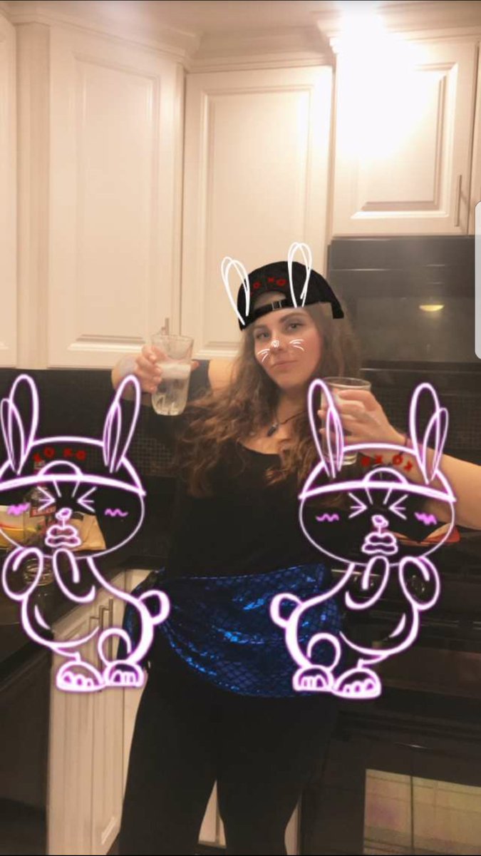 BHenryyy's tweet photo. #2drinks #yolo https://t.co/2J8l8pDNrn