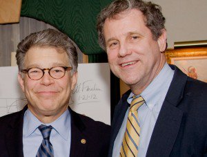 DavidAPepper's tweet photo. @DavidPepper It's been 14 hours since a brave woman and #Ohio Army veteran revealed that she was sexually assaulted by @SenFranken and yet @SenSherrodBrown still hasn't demanded his pal's resignation. Thoughts?
https://t.co/a5fpF8TFH6 https://t.co/XlOIyOdHJg