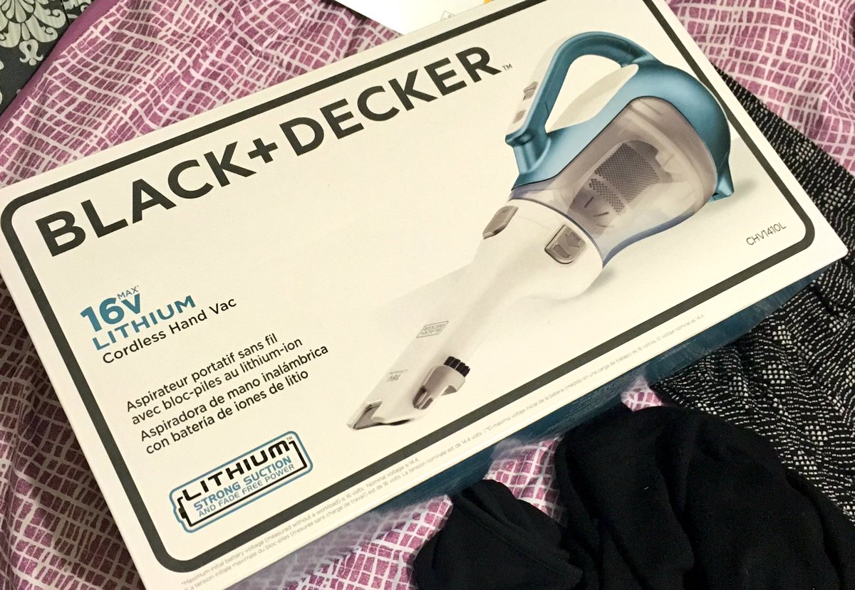 jrose412's tweet photo. Who could have sent me a mysterious package containing a handheld vacuum with no note or explanation of any kind?🕵🏻♀️
Mystery solved.
#TotalMomMove 😂 https://t.co/mGOaQYhgSW