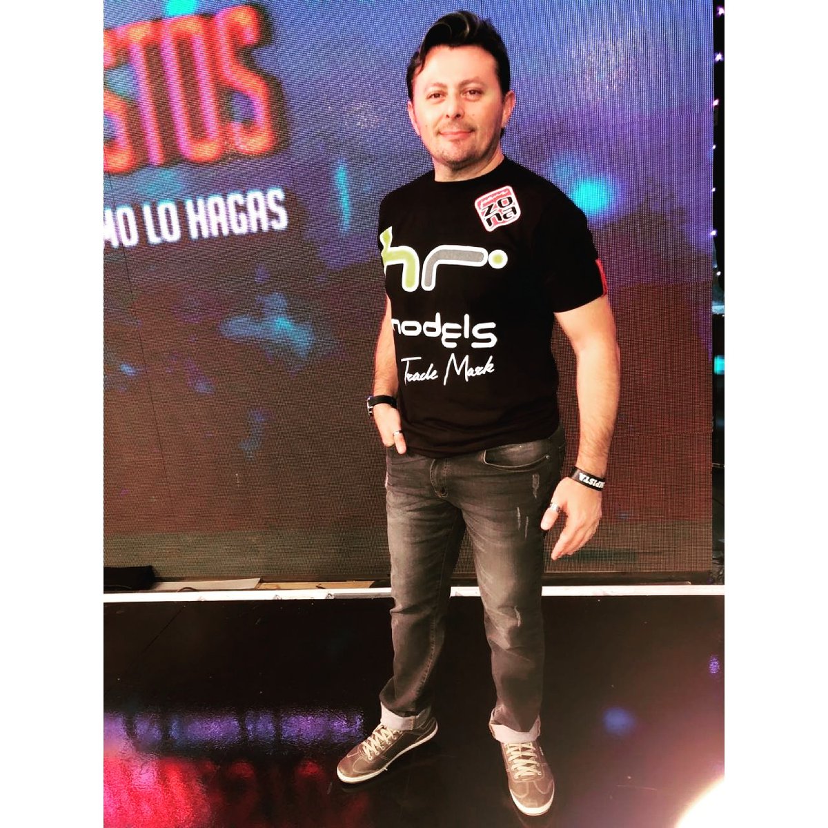 HectorRamosHR's tweet photo. #MOParaguay @moparaguay #MOGranFinal @rpcpy canal 13 con una capa @lilianayninon te admiro!!! https://t.co/Vail2Z8FRE