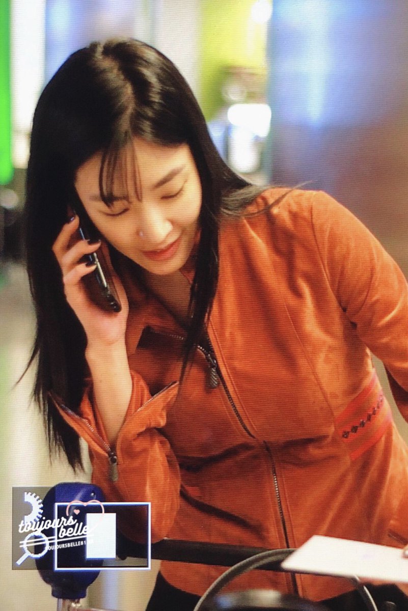 81toujoursbelle's tweet photo. 171130 LAX🇺🇸또봐용ㅠㅠㅠ #티파니 #TIFFANY https://t.co/4JNaUtdHPo