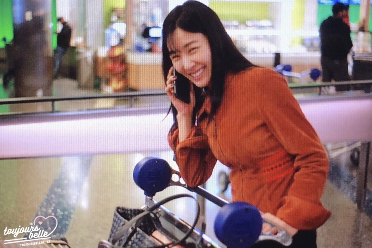 81toujoursbelle's tweet photo. 171130 LAX🇺🇸또봐용ㅠㅠㅠ #티파니 #TIFFANY https://t.co/4JNaUtdHPo