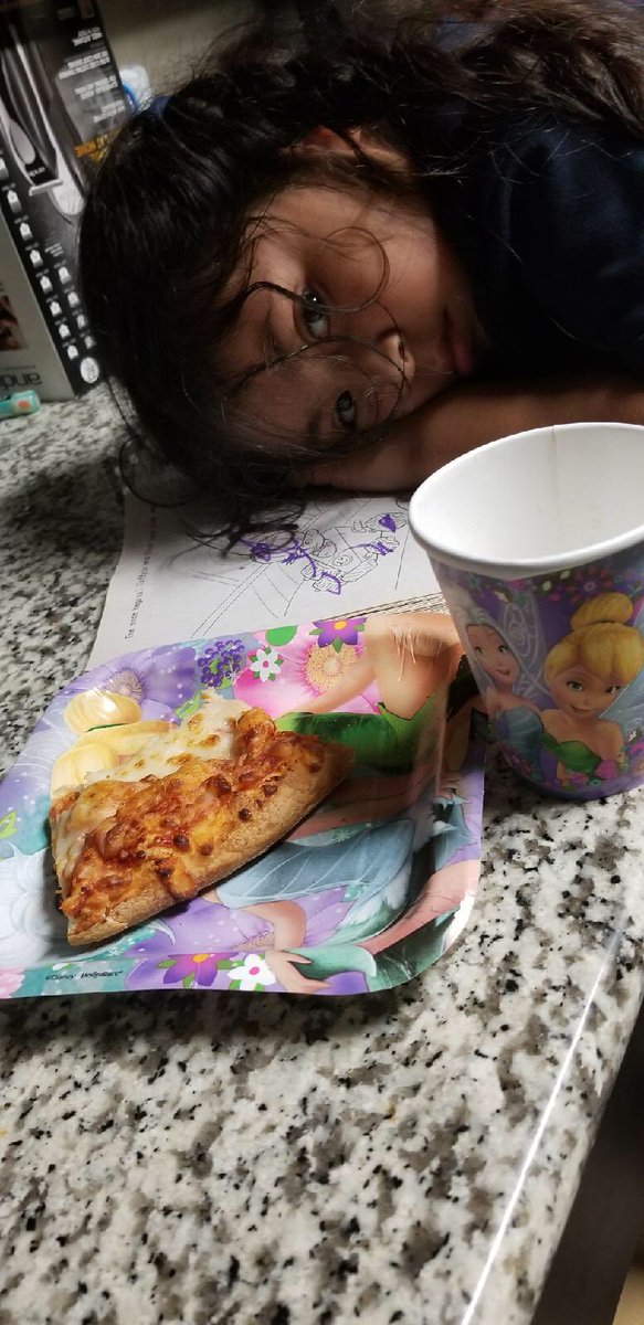 birthdayjoytx's tweet photo. When you love your bday plates so much you wash them off to use the next day.  #birthdayinabox #nonprofit #houstonlove #spreadyourjoy https://t.co/Zr4cmfVv8w