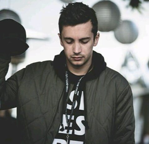 Happy birthday Tyler Joseph
We love you  