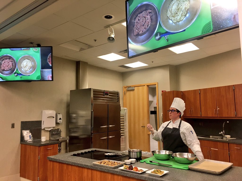lildocd's tweet photo. @ZVMS_Minnesota @ZVMedSociety @CoachBurow "Move More, Stress Less, Eat Well" Outstanding #wellness & healthy cooking demonstration @MayoClinic #DanAbrahamHealthyLivingCenter Health Living #DAHLC https://t.co/7ObqEQixuj