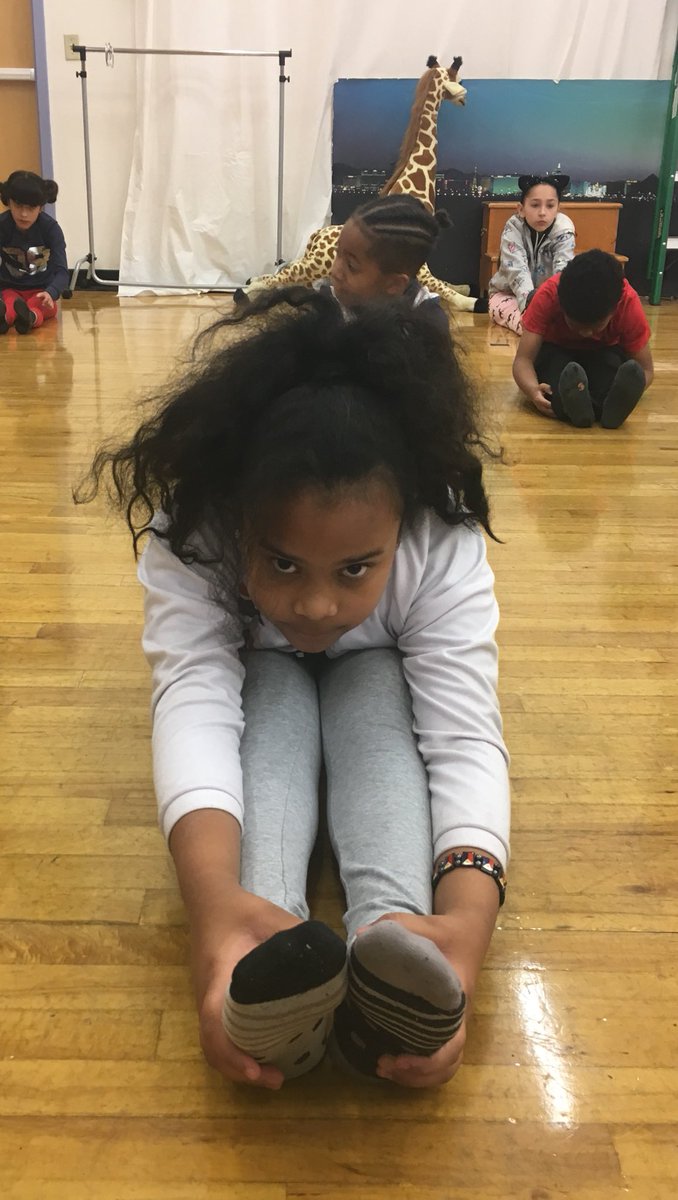 Gilbert_Academy's tweet photo. Our partnership with @NVBallet has our #GoMoveDance students stretching their bodies! #futuredance #gilbert_academy @CCSDMagnet @MagnetSchlsMSA https://t.co/JOzObYKuhT