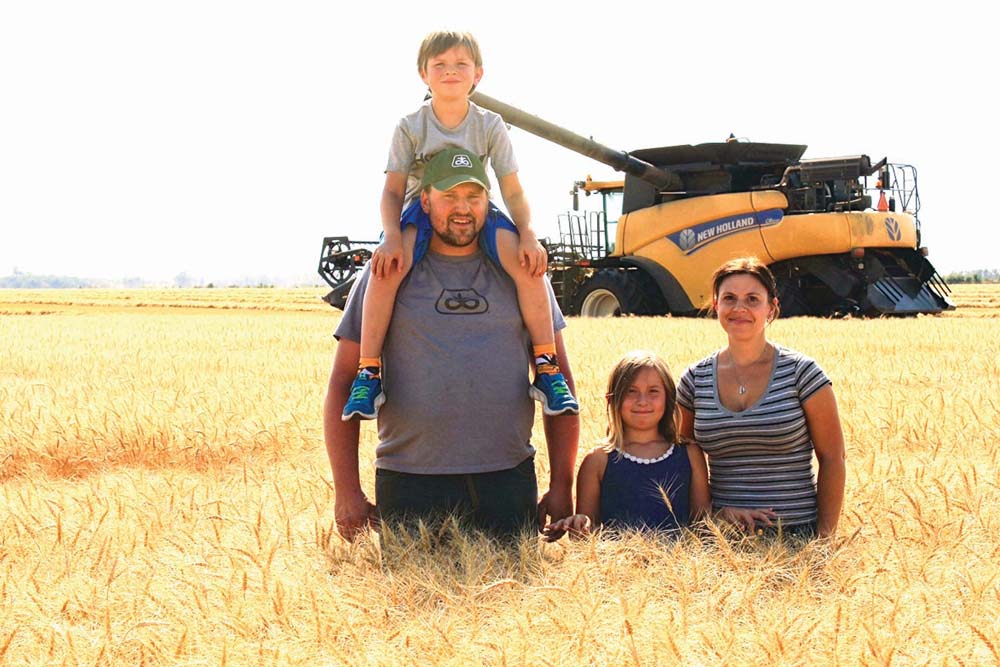 Grainews's tweet photo. Brent and Kirsty Oswald are Manitoba's nominees in the dairy business vying for Canada’s OYF. https://t.co/qLaBsBEHds #CdnOYF https://t.co/JgQIz5JHnA