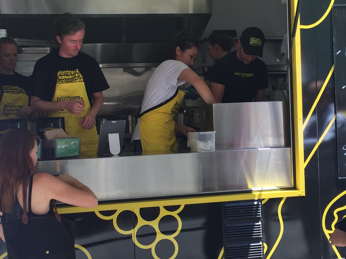 gezinator's tweet photo. Chance to meet #masterchef winner @DianaChanAU! Only 50 scrummy meals left - grab a bite and all proceeds go to @OzHarvest. Head down to Martin Place, Castlereagh St. https://t.co/t4qiQJDxEI
