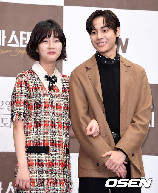 jaewonade's tweet photo. 【OSEN 記事訳】

"イユンジョン監督がYG所属の新人俳優チョンジェウォンとJYP所属のシンウンスに対する賛辞を送った"

#ONE #원 #정제원 #ウォン https://t.co/L3VTCO3XZc