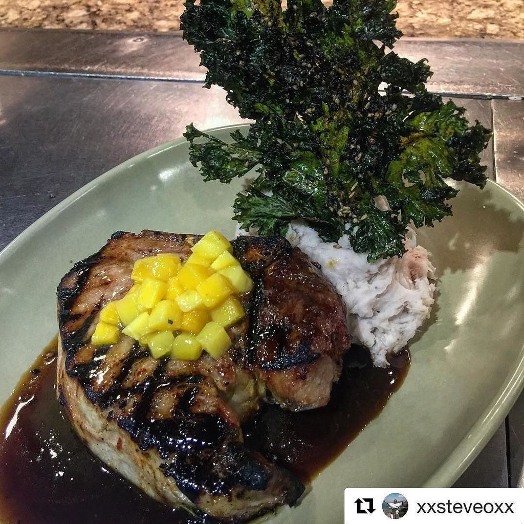 hulagrillwaiks's tweet photo. #Repost @xxsteveoxx: 135degress Sous Vous Vide Durok Pork Chop #pickeledmango #taromashed #kalechip https://t.co/HU9uGnhg8b https://t.co/IweCsgdZbB