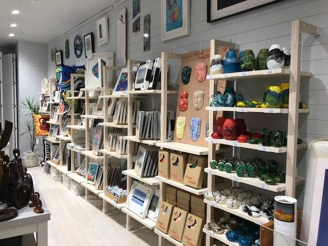 awpl_'s tweet photo. This morning, the two newest @awpl_ stores opened in the redeveloped @AKL_Airport International Departures precinct.

We'll have a much wider selection of photos coming soon, but check out the sneak peek of #Koha and #MerinoCollection in the photos below! https://t.co/P3I1MQFDVu