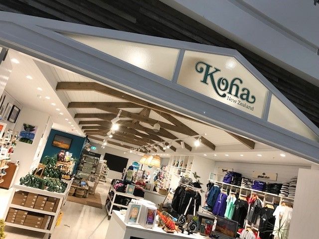 awpl_'s tweet photo. This morning, the two newest @awpl_ stores opened in the redeveloped @AKL_Airport International Departures precinct.

We'll have a much wider selection of photos coming soon, but check out the sneak peek of #Koha and #MerinoCollection in the photos below! https://t.co/P3I1MQFDVu