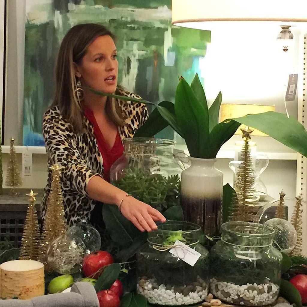 bluehandhome's tweet photo. Our very own ML demonstrating on how  the set your holiday table .. Watch our Joanna Gaines..@bluehandhome @bluehandhome2 #holidaytablescape #coastalchristmas #wrightsvillebeach #chapelhill #carrboro#christmasdecorations https://t.co/omWvryEzTi https://t.co/zBGFptTlZb