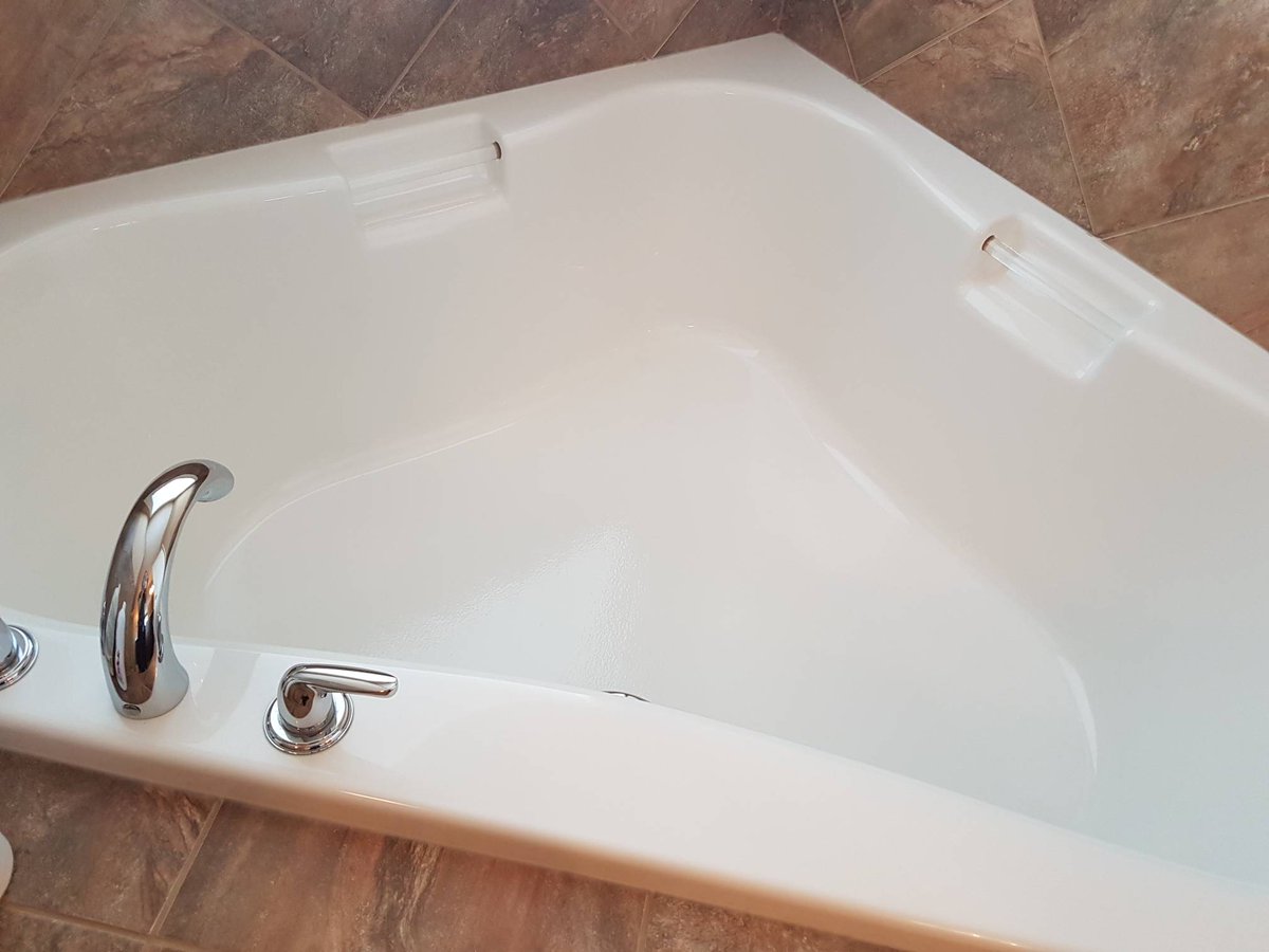CoastCleaners's tweet photo. Give your bathroom the shine it deserve before the family arrives! Visit https://t.co/TE87qnw07a or call 4039920078! #yyccleaning https://t.co/FG13WHGeGx