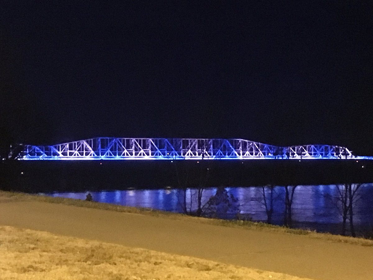 MemphisFB's tweet photo. Awesome to see our city get behind our championship game appearance #CLIMB! #TigerFam https://t.co/rqqfNqXc9o