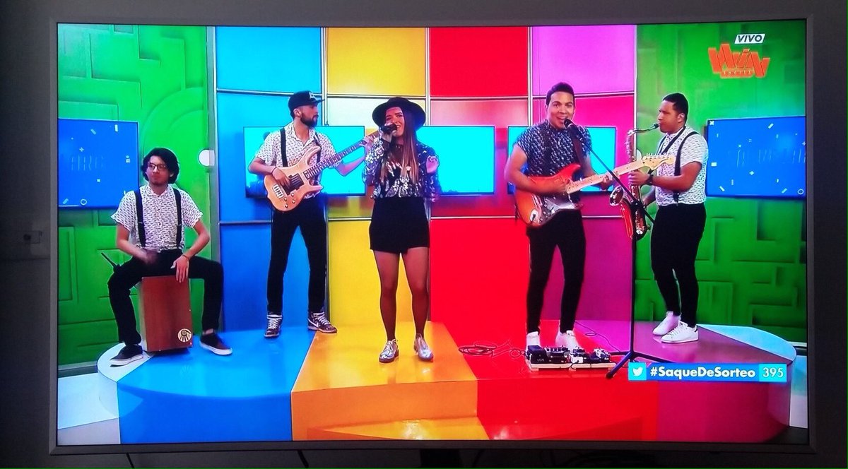 Caravanchela's tweet photo. Gracias a quienes reportaron sintonía en todo el país en nuestro paso por @winsportstv ✌🏼Contagiamos de #FunkyFeeling el #SaqueDeSorteo ¡Increíble equipo @eduardoluisfut! ⚽️ https://t.co/JiBIg9SfUz