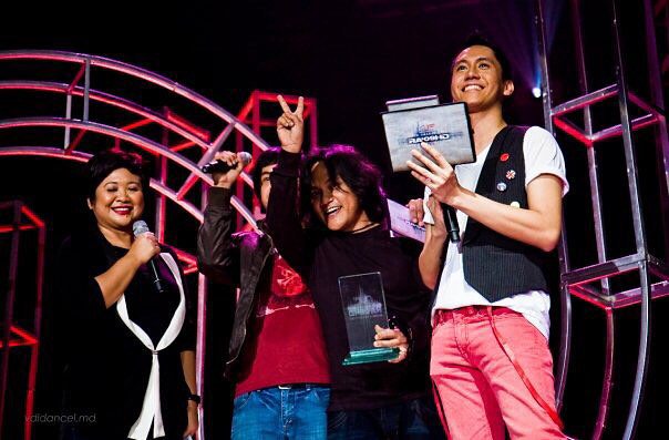 geeuh's tweet image. Please indulge me as I do a rundown of some things I’ve done professionally since 2009. I promise there’s a point to all this:

-served as Rock Jock and in-house creative at NU107
-hosted concerts and other events
-co-wrote NU107 Rock Awards