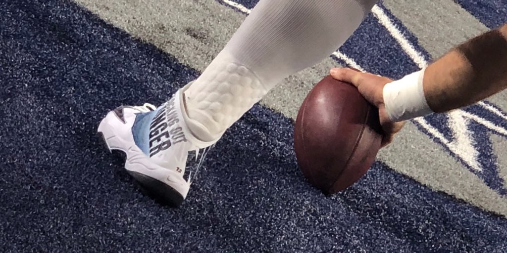 Check out TangoTab ambassador <a href="/tfrederick72/">Travis Frederick</a> and his #MyCauseMyCleats representing #BlockingOutHunger on Thursday night football! 🏈 #NFL